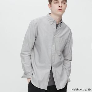 Uniqlo men's gray oxford button down shirt (small)